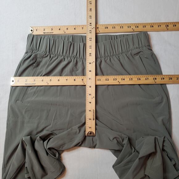 T by Talbots Women's Size MP NWT Activewear Crop Pants Green - Picture 2 of 8
